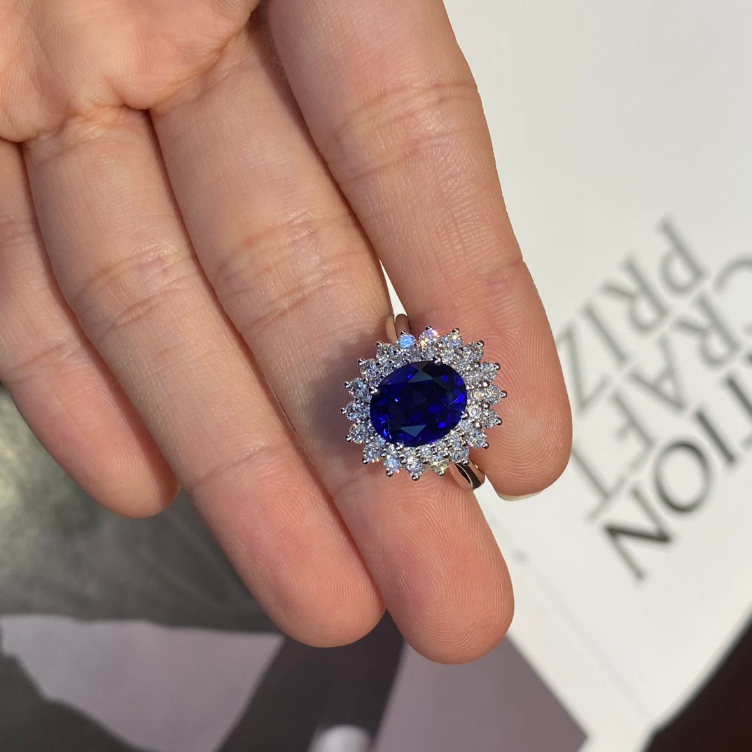 3.55 carat 18K Gold Cultured Sapphire Ring