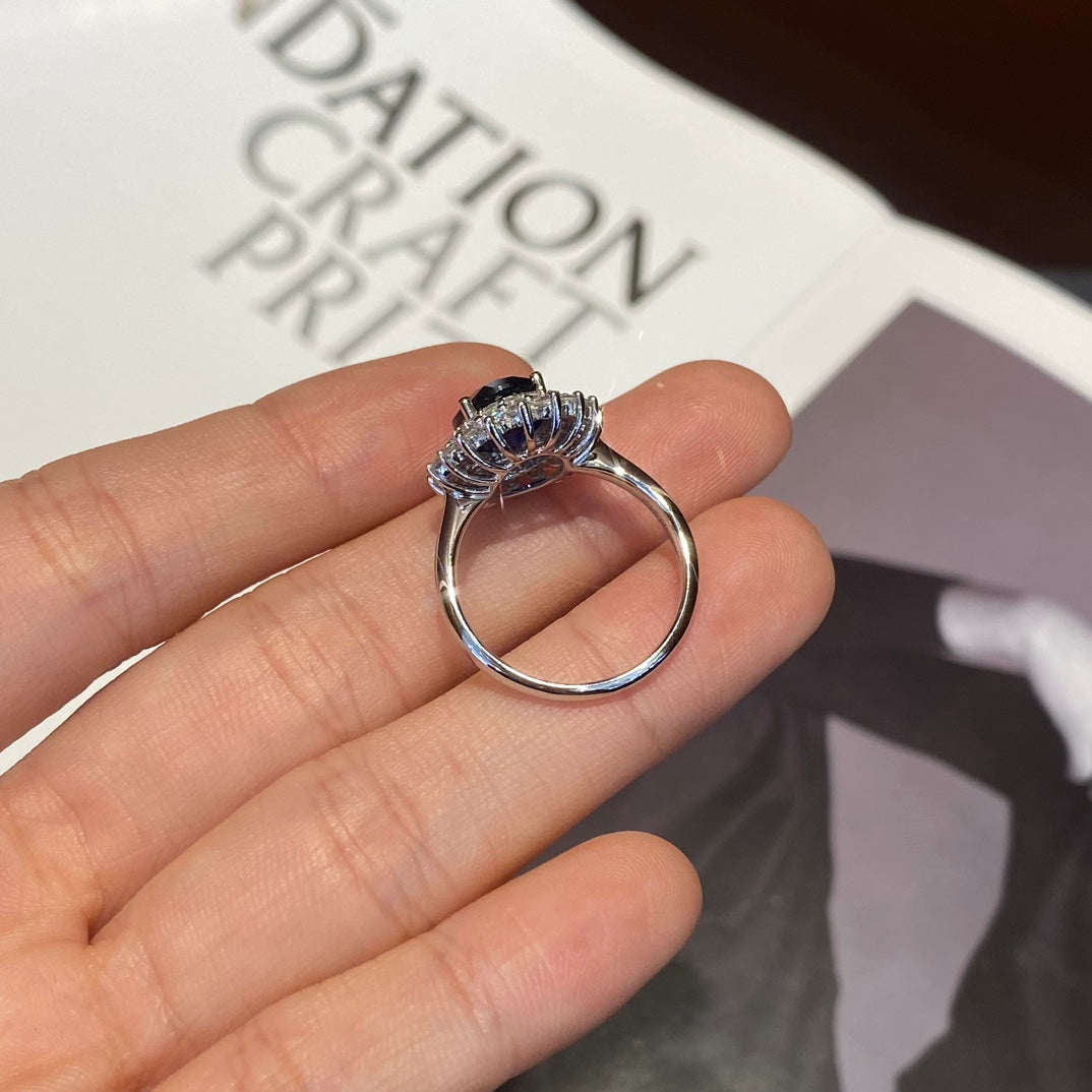 3.55 carat 18K Gold Cultured Sapphire Ring