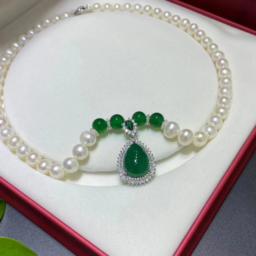 9mm Freshwater Pearl with Green Agate Pendant Necklace