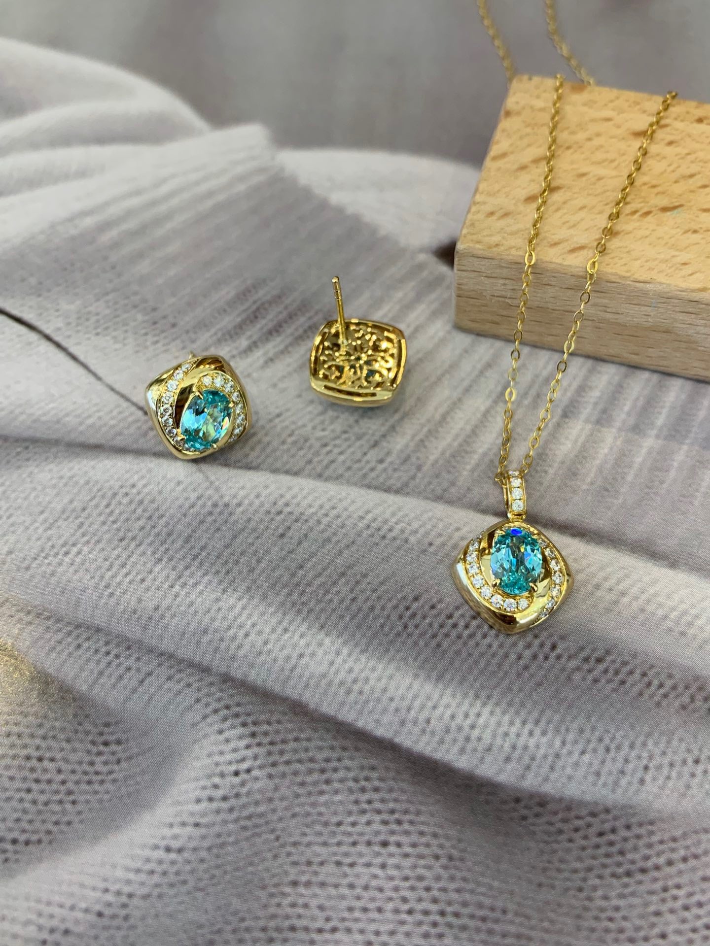 18K Gold Cultured Diamond Paraiba Jewelry Set