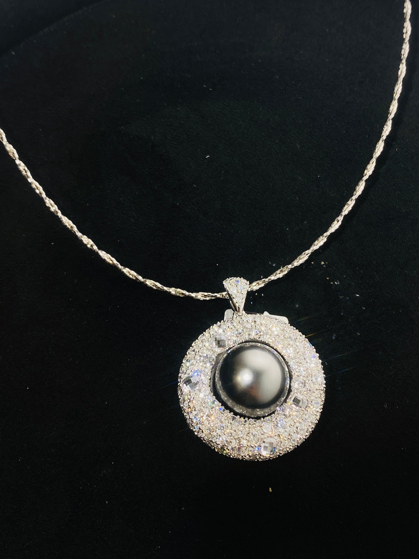 925 Silver Synthetic Zircon Inlaid Black Pearl Retro Bird's Nest Necklace