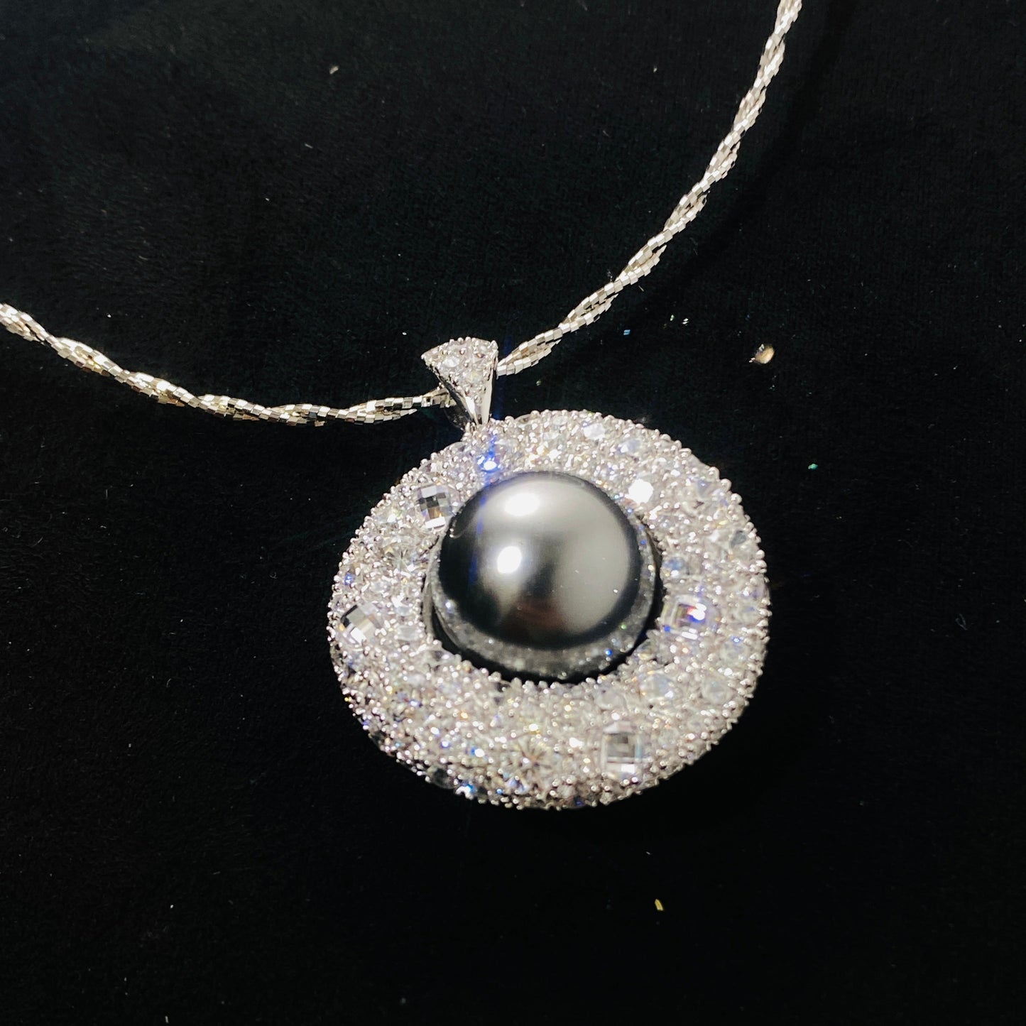 925 Silver Synthetic Zircon Inlaid Black Pearl Retro Bird's Nest Necklace