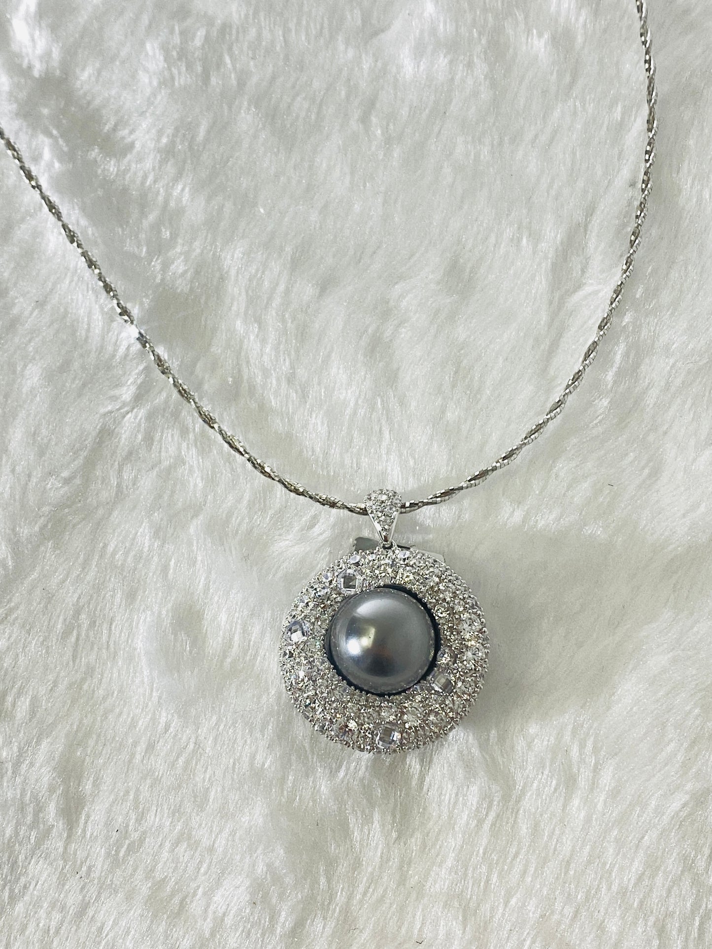 925 Silver Synthetic Zircon Inlaid Black Pearl Retro Bird's Nest Necklace