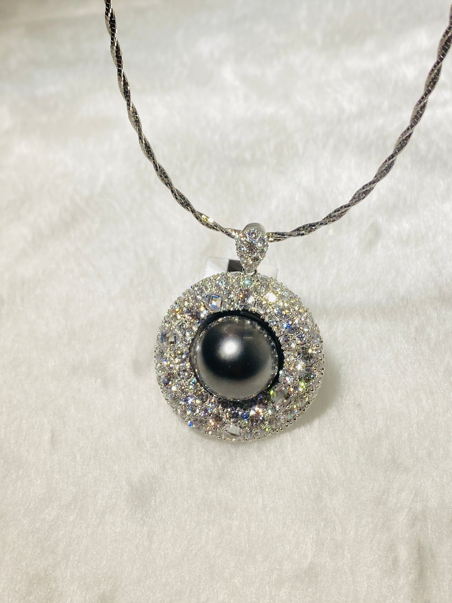 925 Silver Synthetic Zircon Inlaid Black Pearl Retro Bird's Nest Necklace