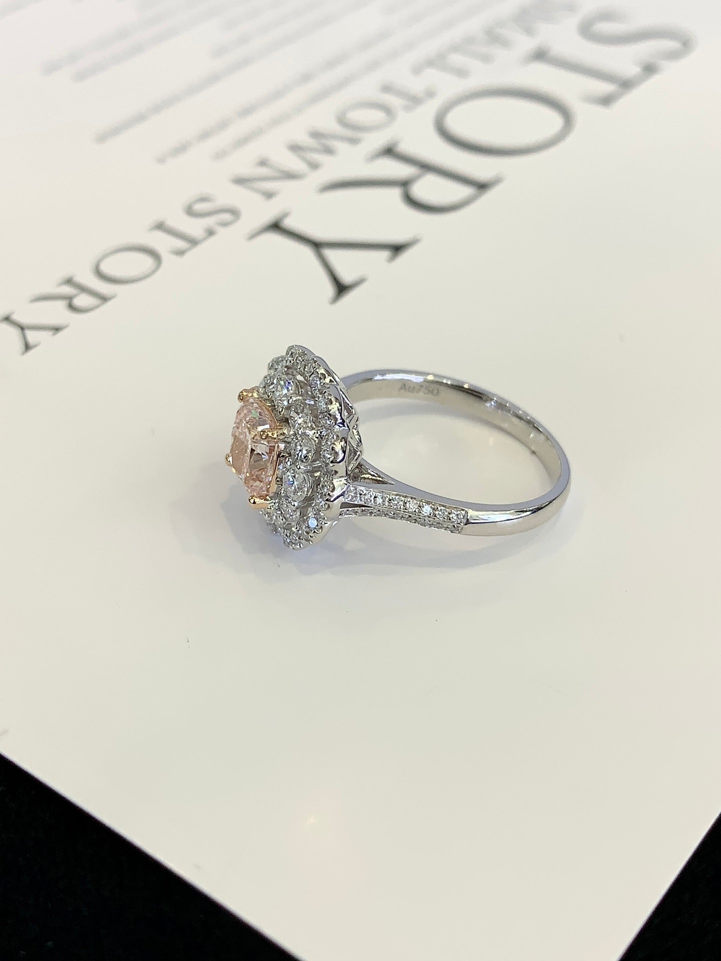18K Gold Cultured Pink Diamond Two-Layer Flower-Shaped Diamond Ring