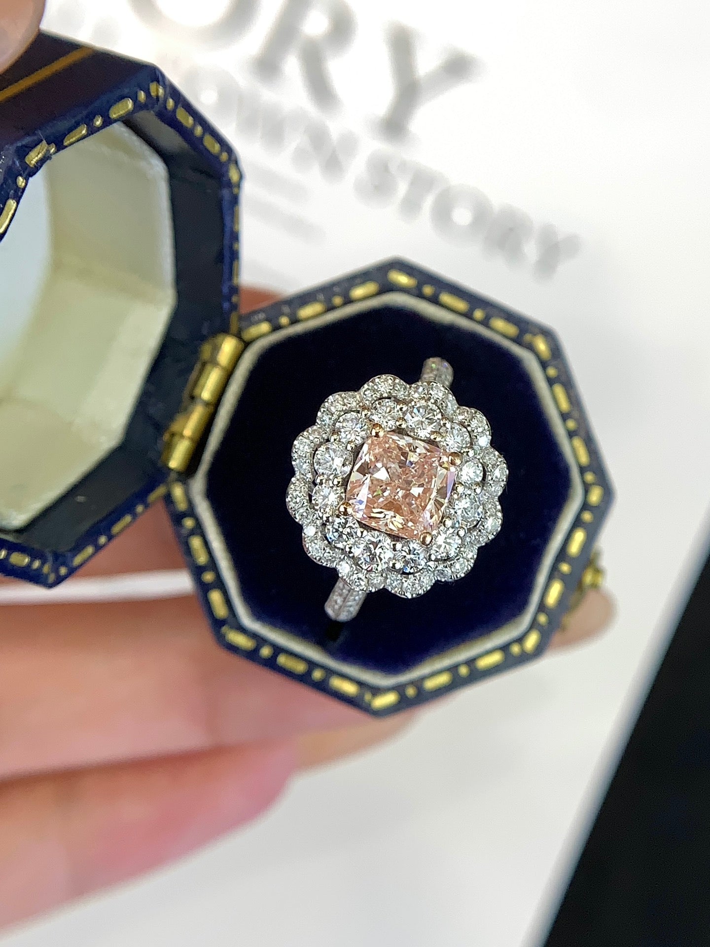 18K Gold Cultured Pink Diamond Two-Layer Flower-Shaped Diamond Ring