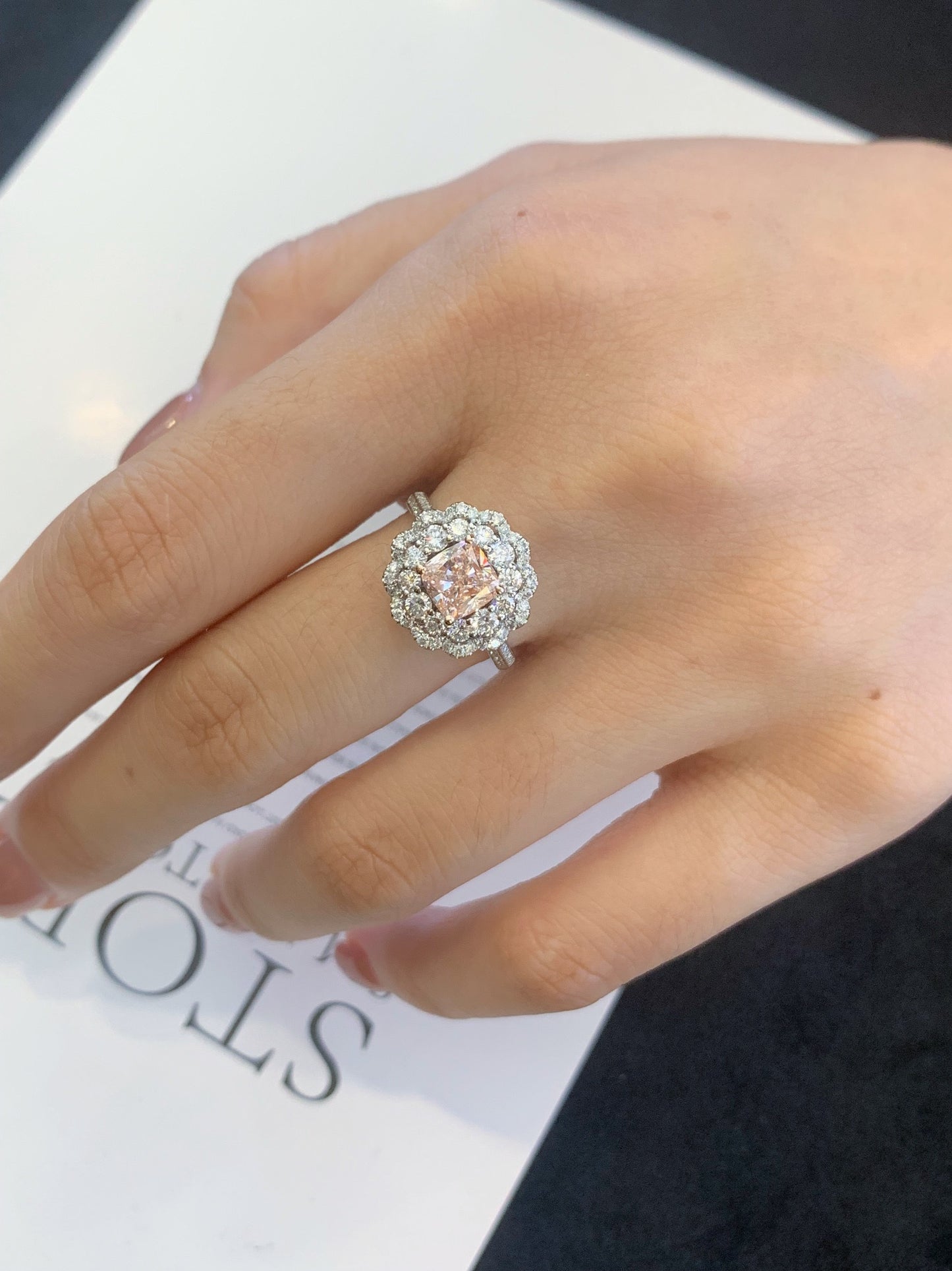 18K Gold Cultured Pink Diamond Two-Layer Flower-Shaped Diamond Ring