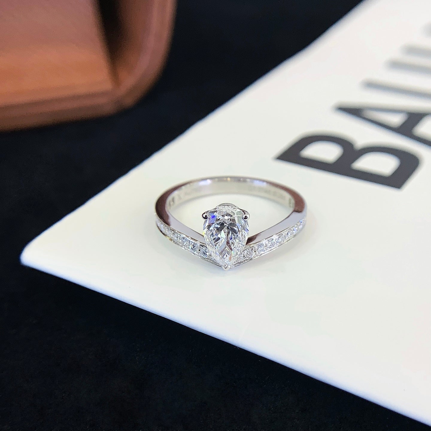 18 1CT Teardrop-shaped Cultured Diamond Ring