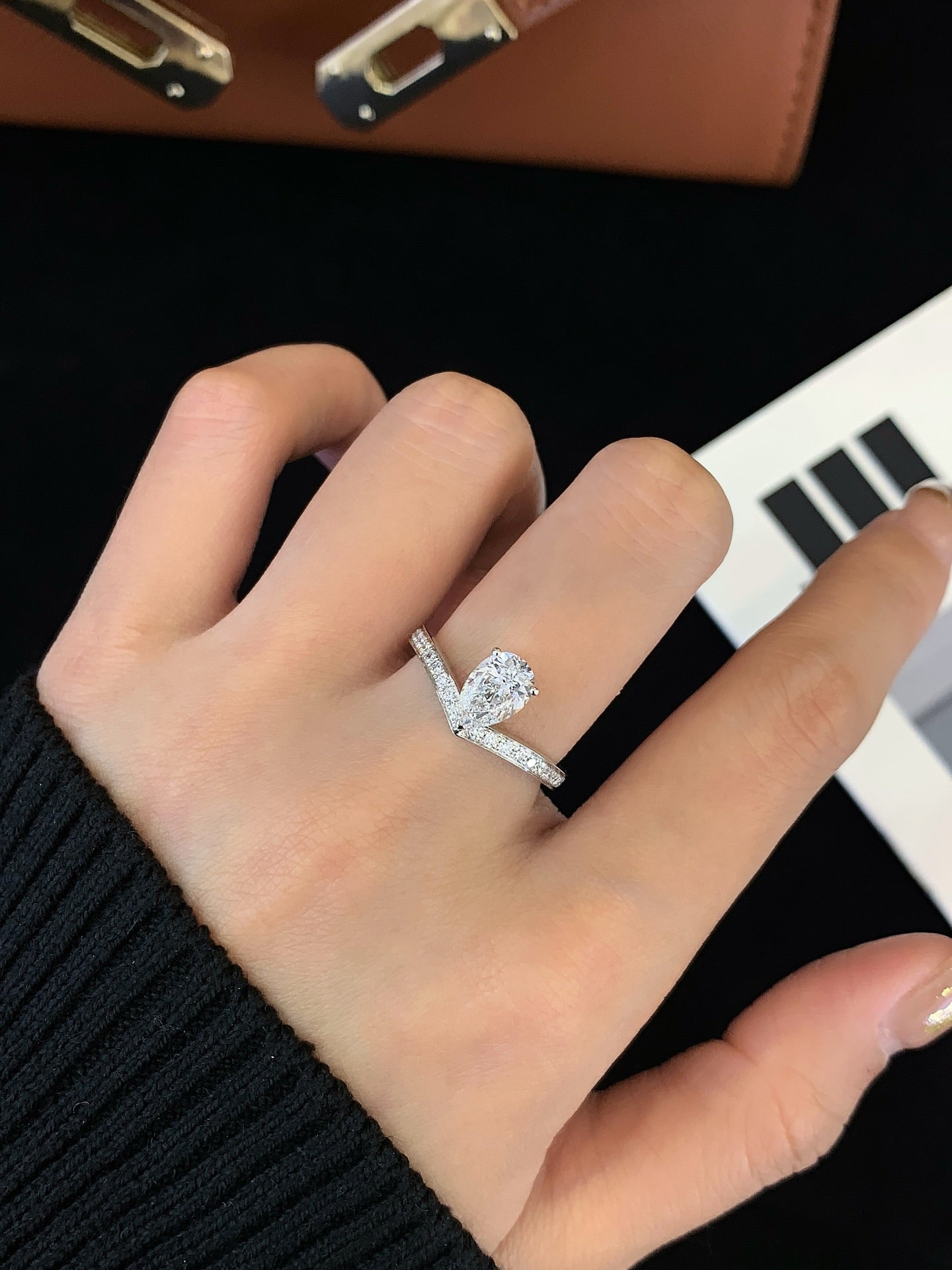 18 1CT Teardrop-shaped Cultured Diamond Ring