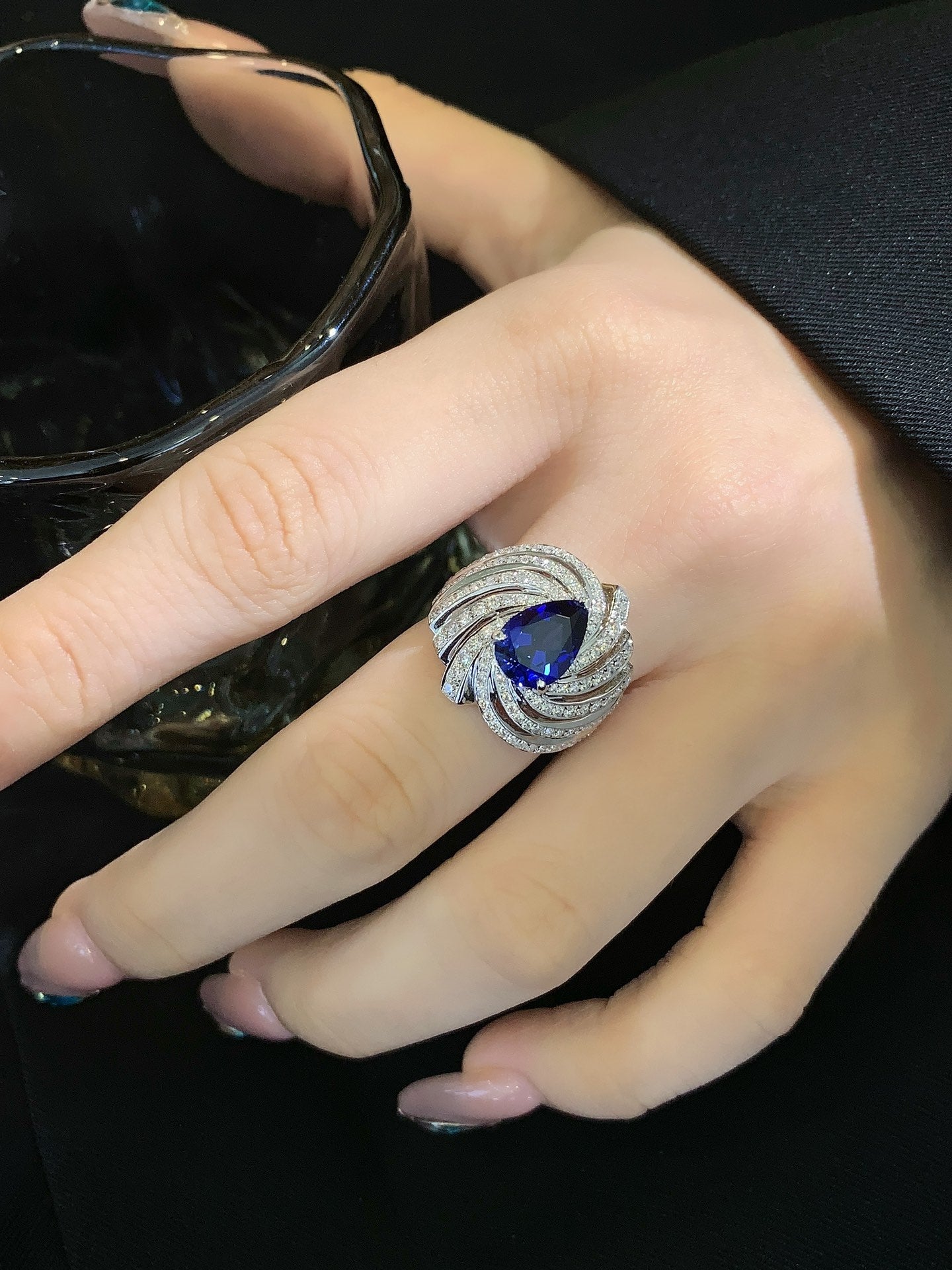 18K Gold 1.9 Carat Cultured Sapphire Ring