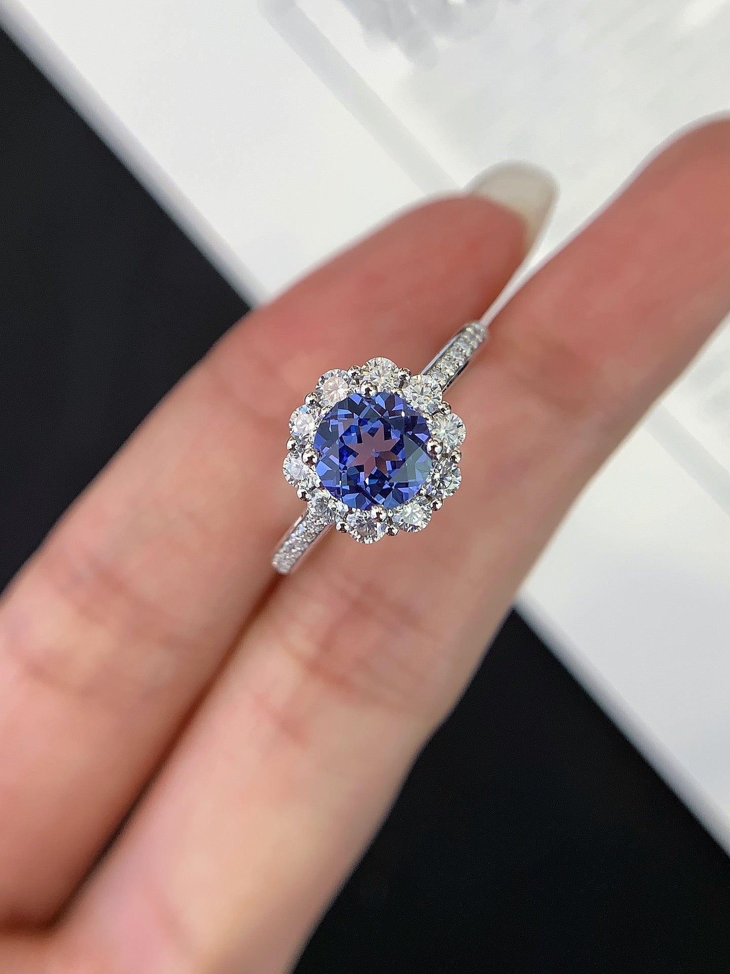 1.3 Carat Cultured Sapphire 18K Gold Ring