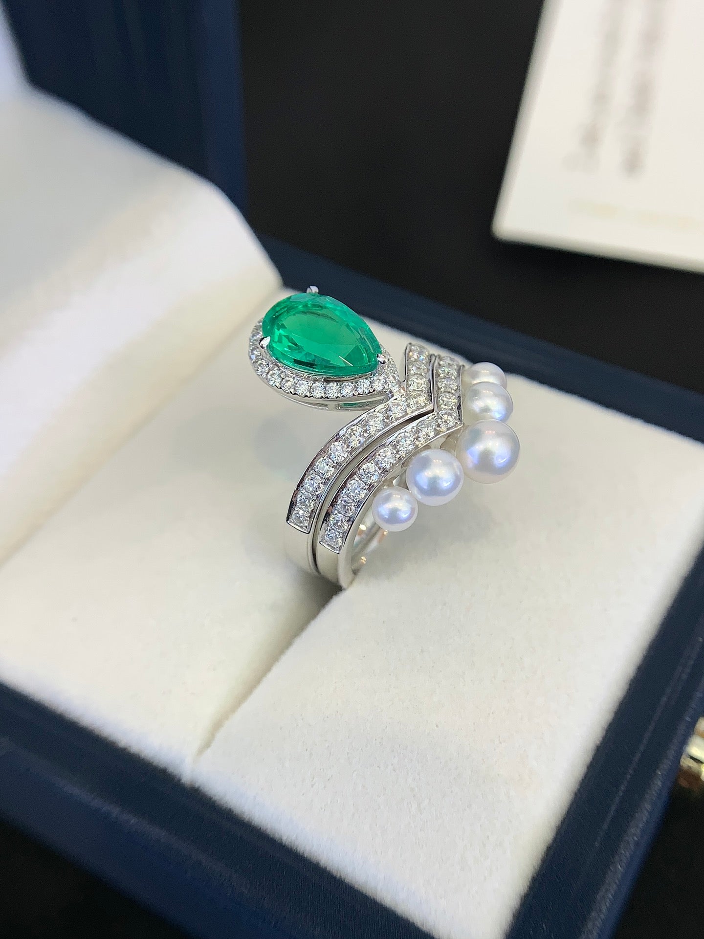 18K 2 Carat Cultured Emerald Ring