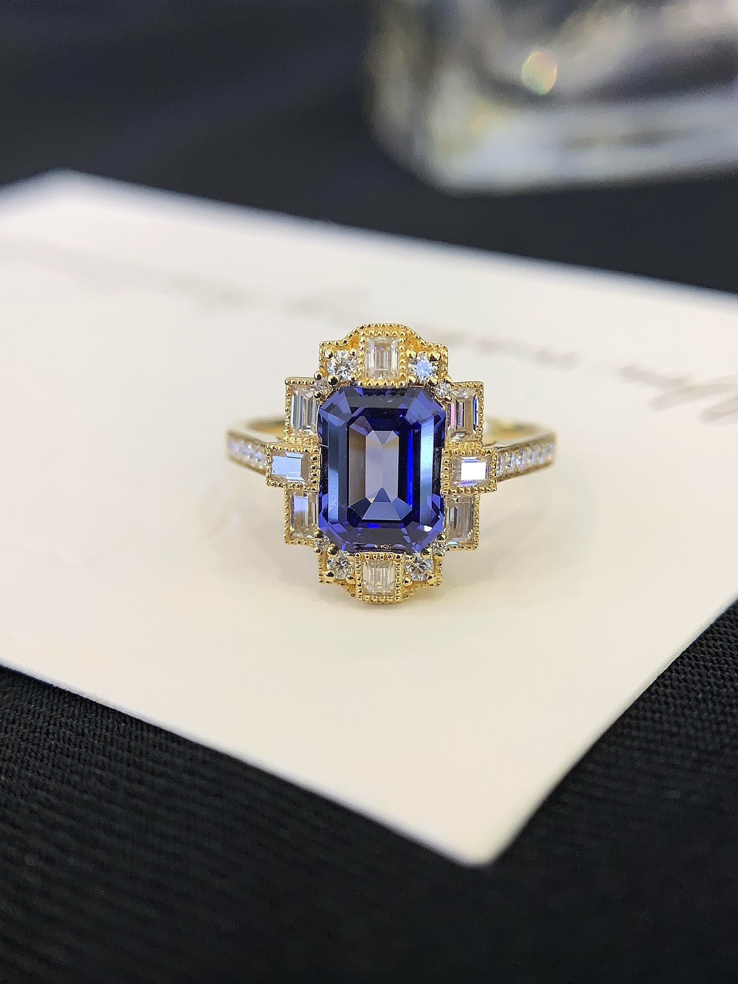 2 carat 18K gold sapphire ring