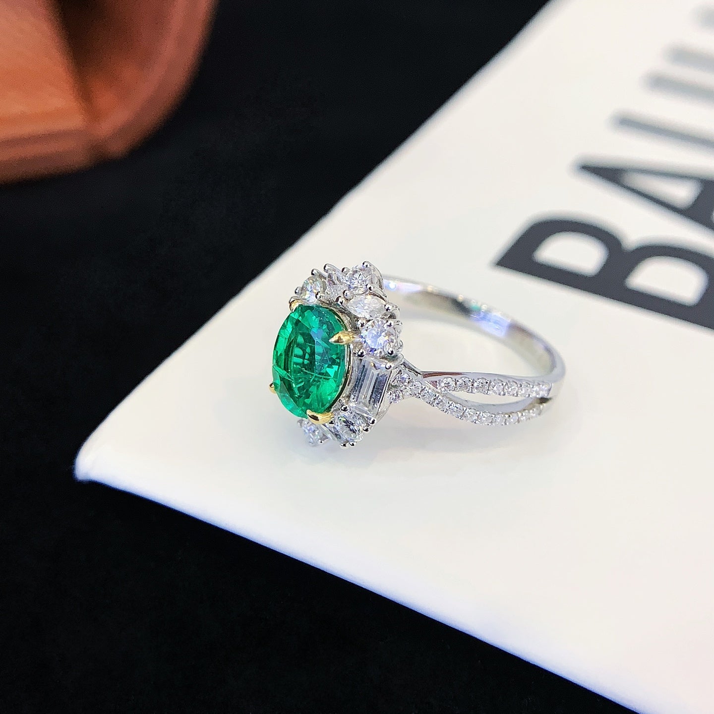 1.6 Carat Oval Green Gemstone Inlaid With Moissanite Ring