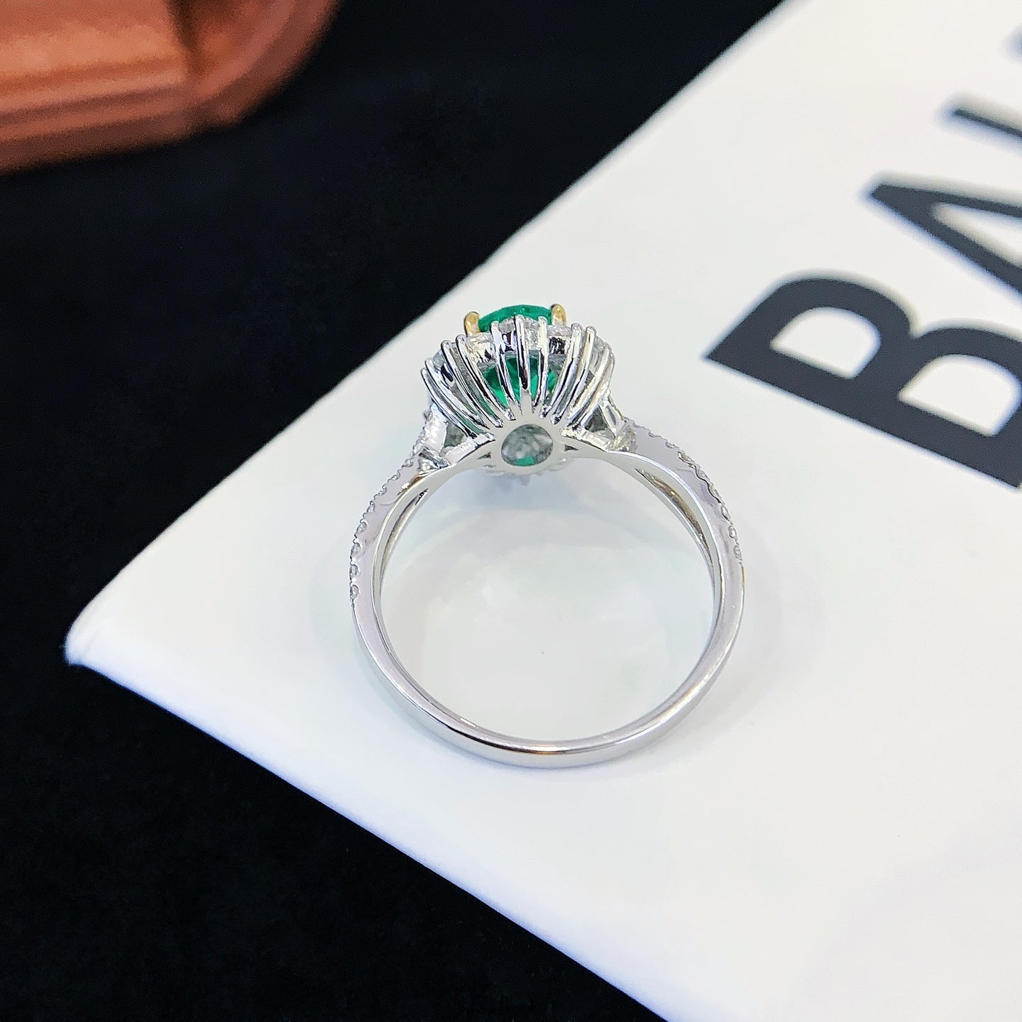 1.6 Carat Oval Green Gemstone Inlaid With Moissanite Ring