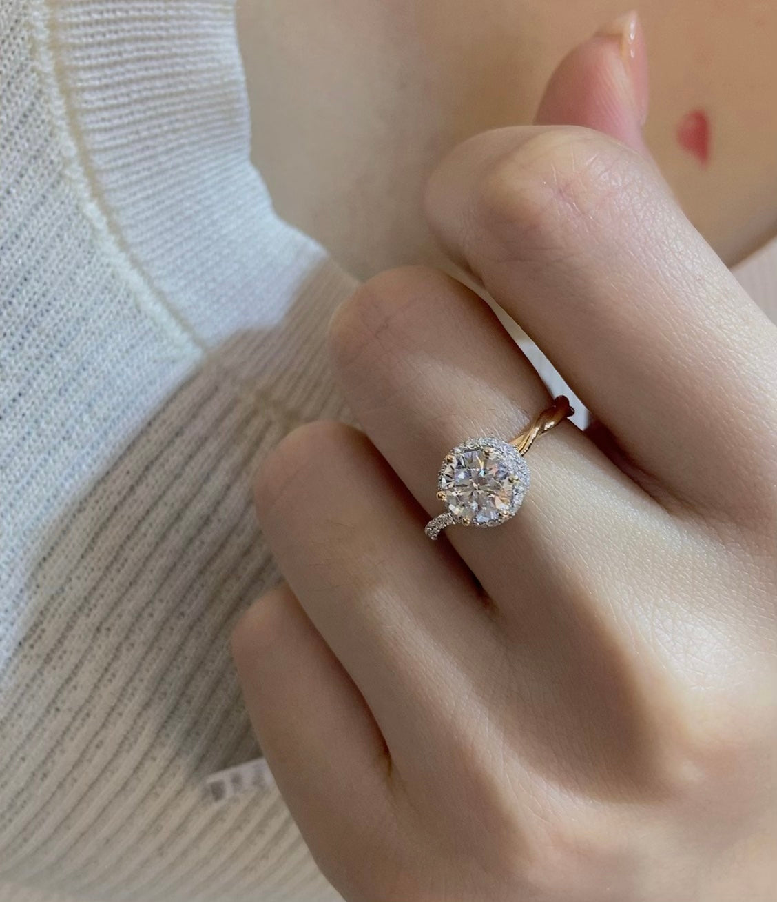 New 18K gold cultured diamond ring