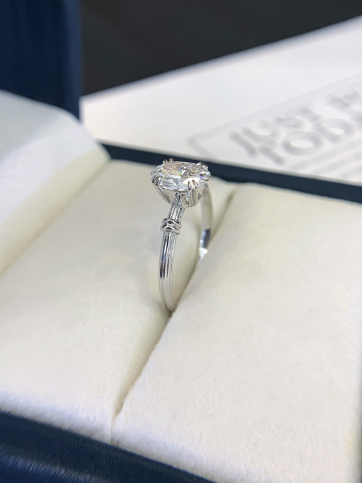 1.05ct 18K gold cultured diamond ring