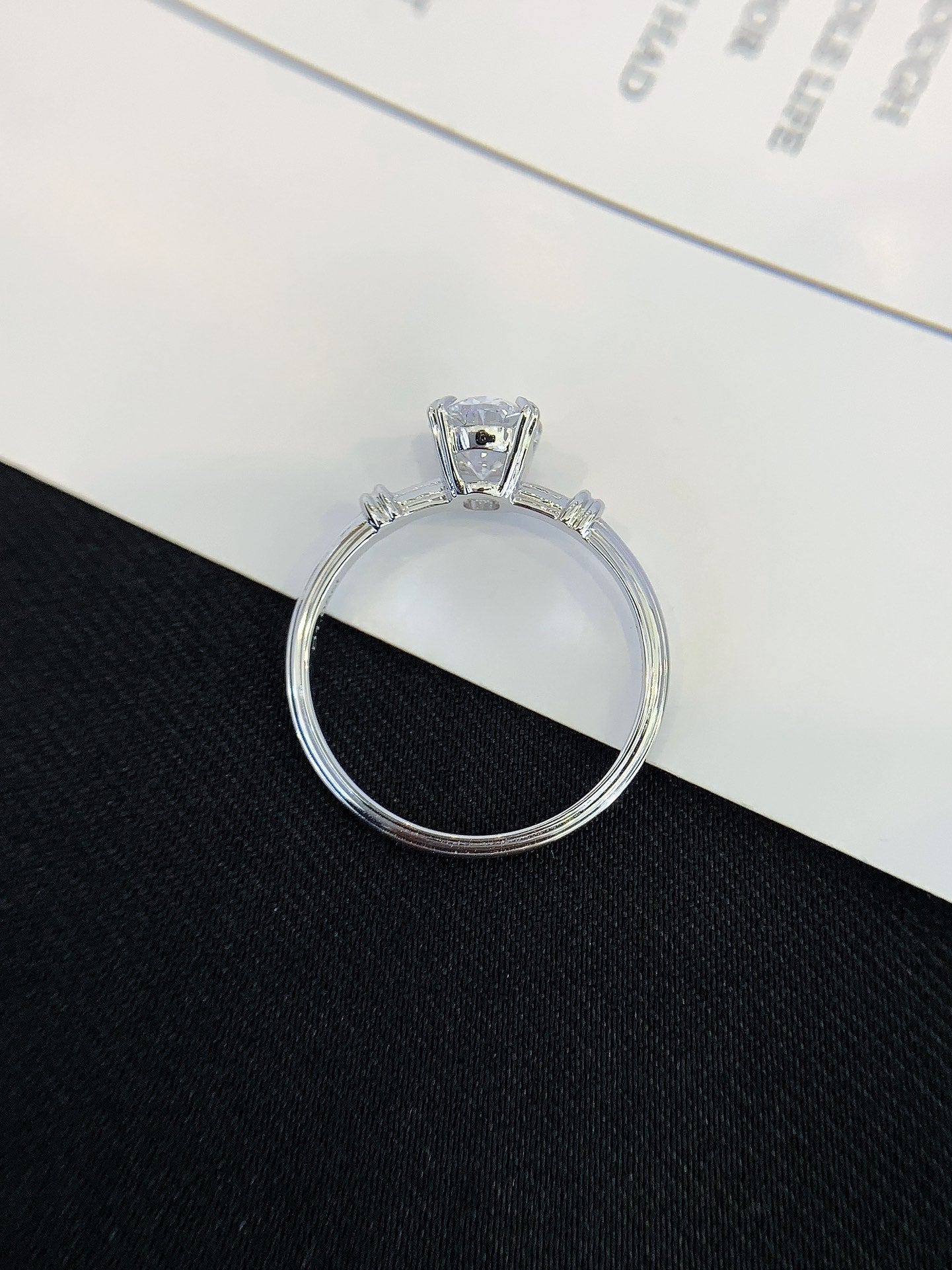 1.05ct 18K gold cultured diamond ring
