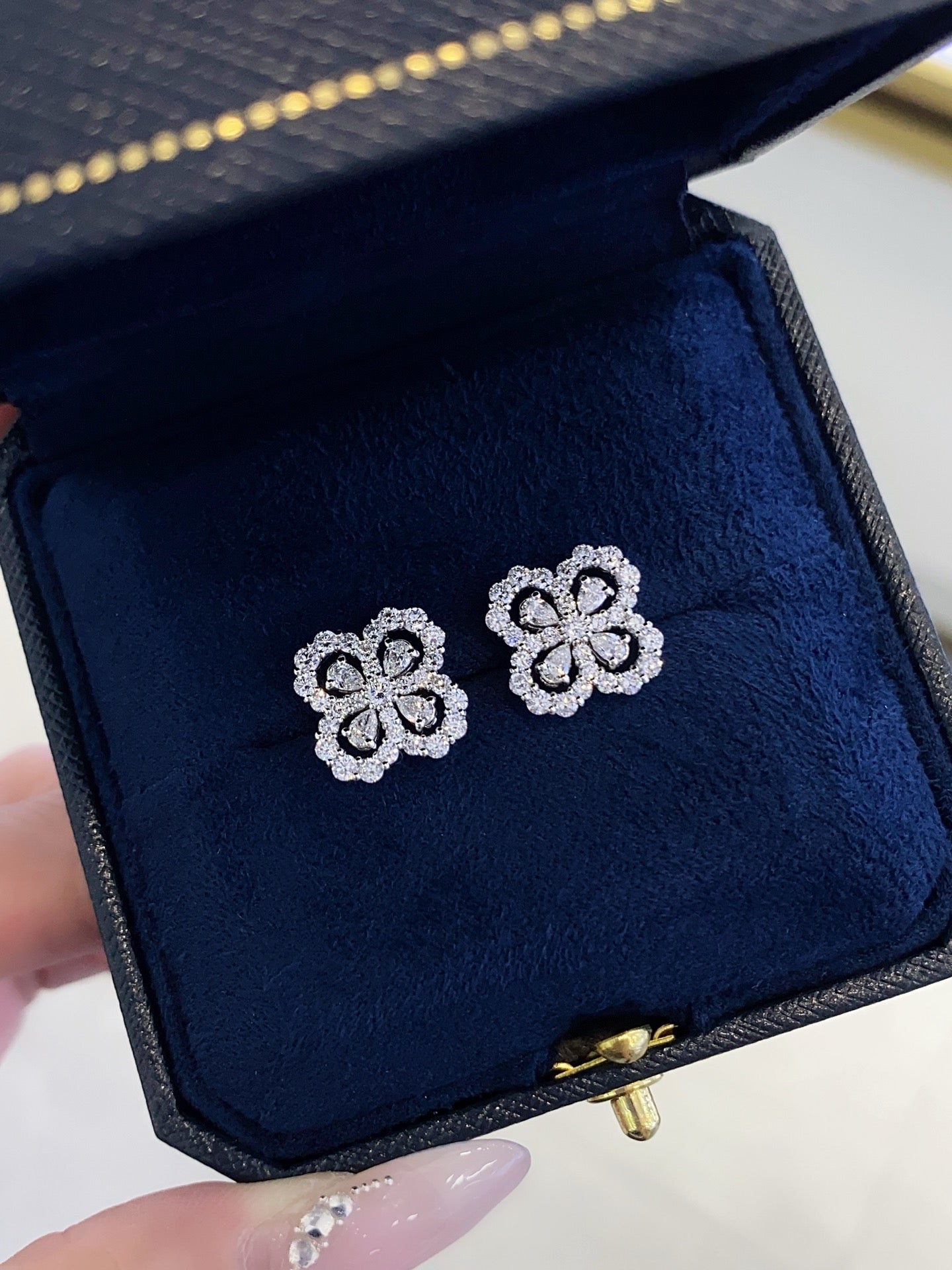 18K gold cultured diamond four-leaf clover earrings