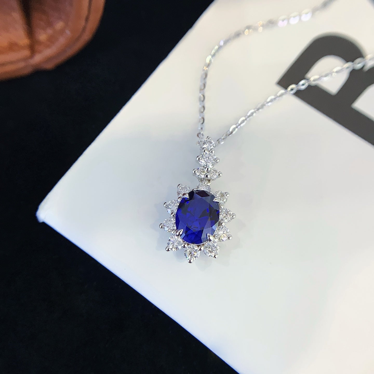 18K gold cultured sapphire pendant (oval)