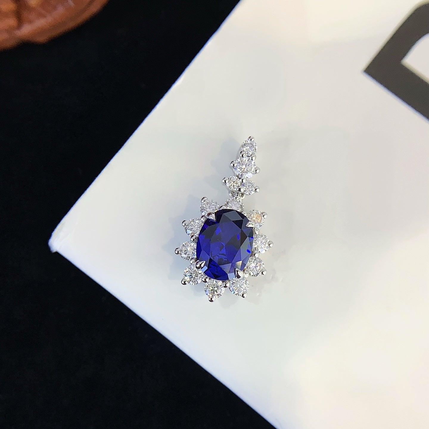 18K gold cultured sapphire pendant (oval)