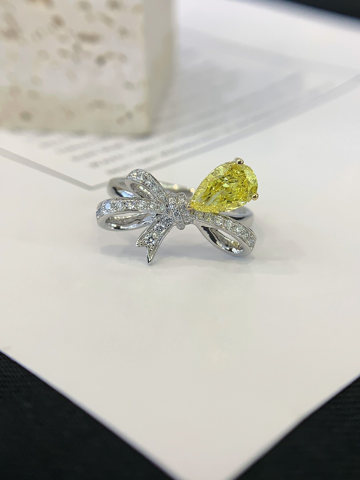1.1ct 18K gold cultured yellow diamond ring
