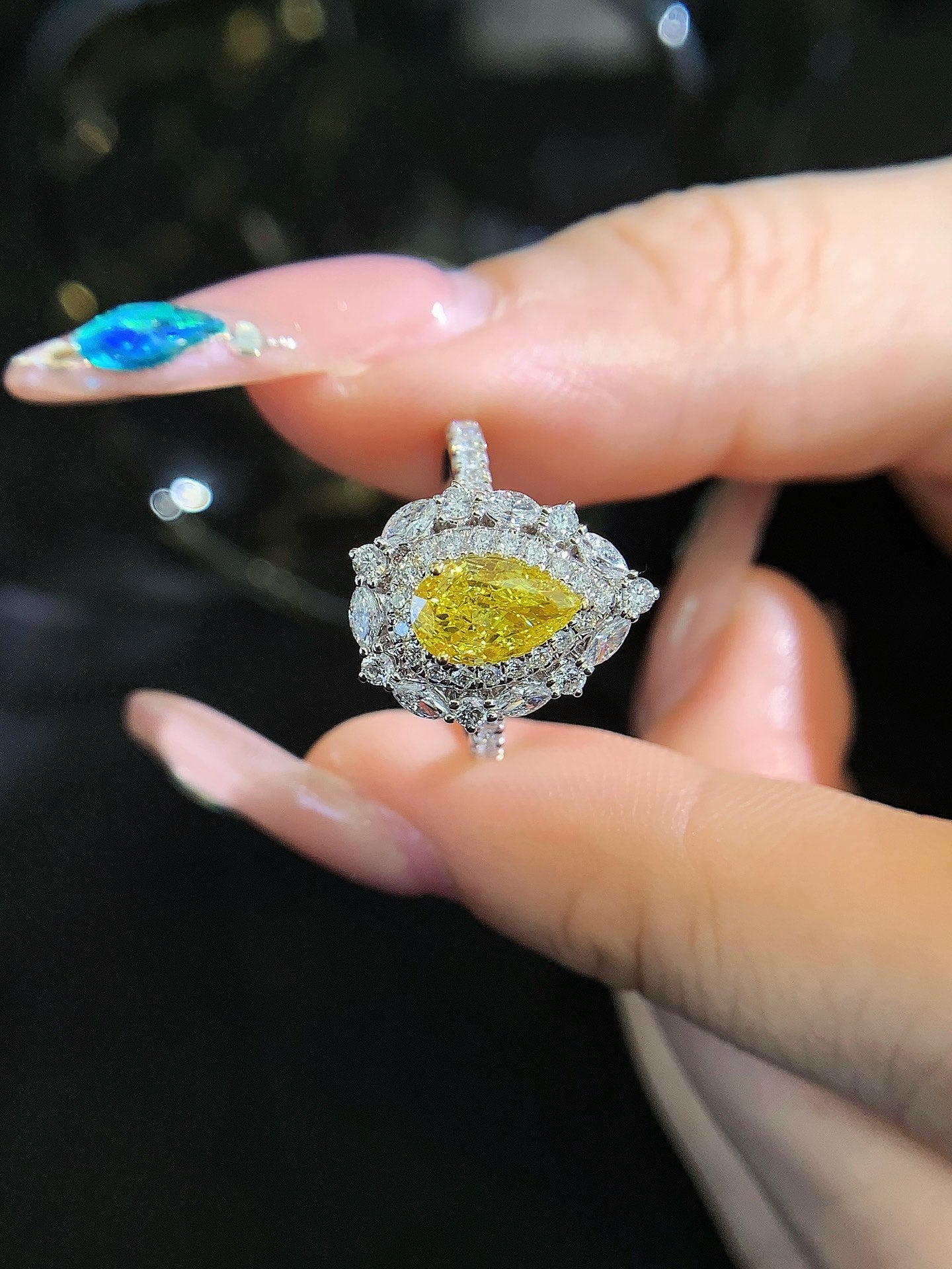 1.06ct18K gold cultured yellow diamond ring
