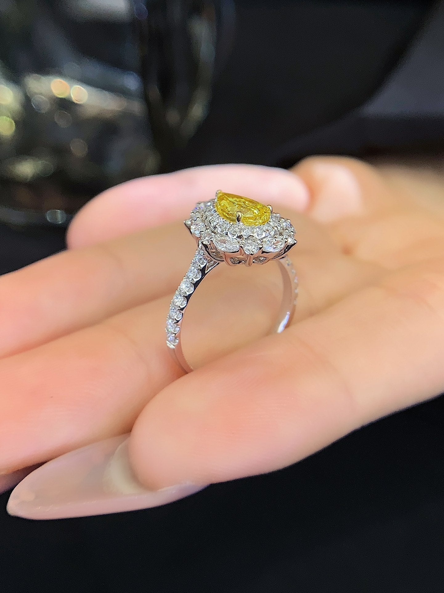 1.06ct18K gold cultured yellow diamond ring