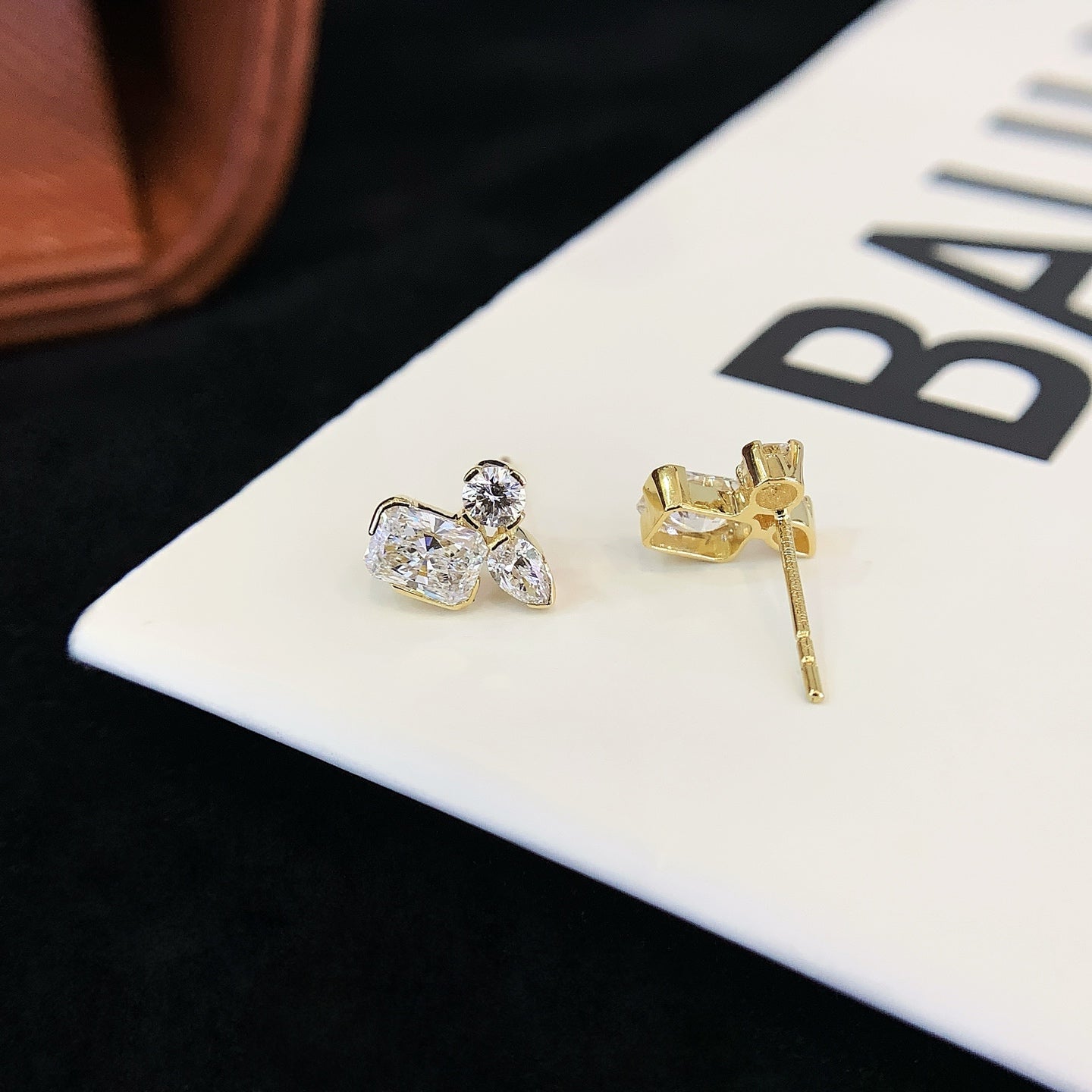 18K gold special-shaped cultured diamond earrings