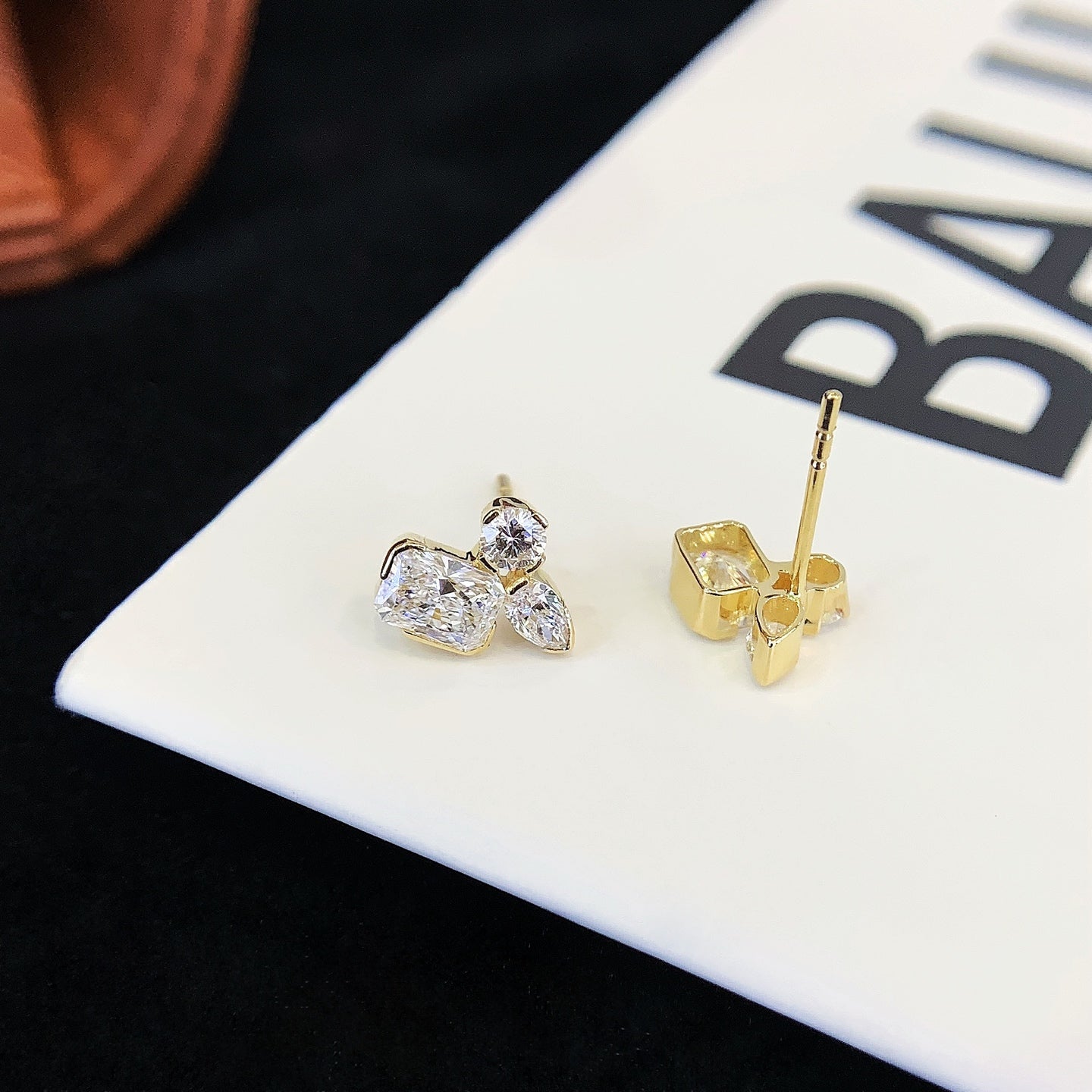 18K gold special-shaped cultured diamond earrings