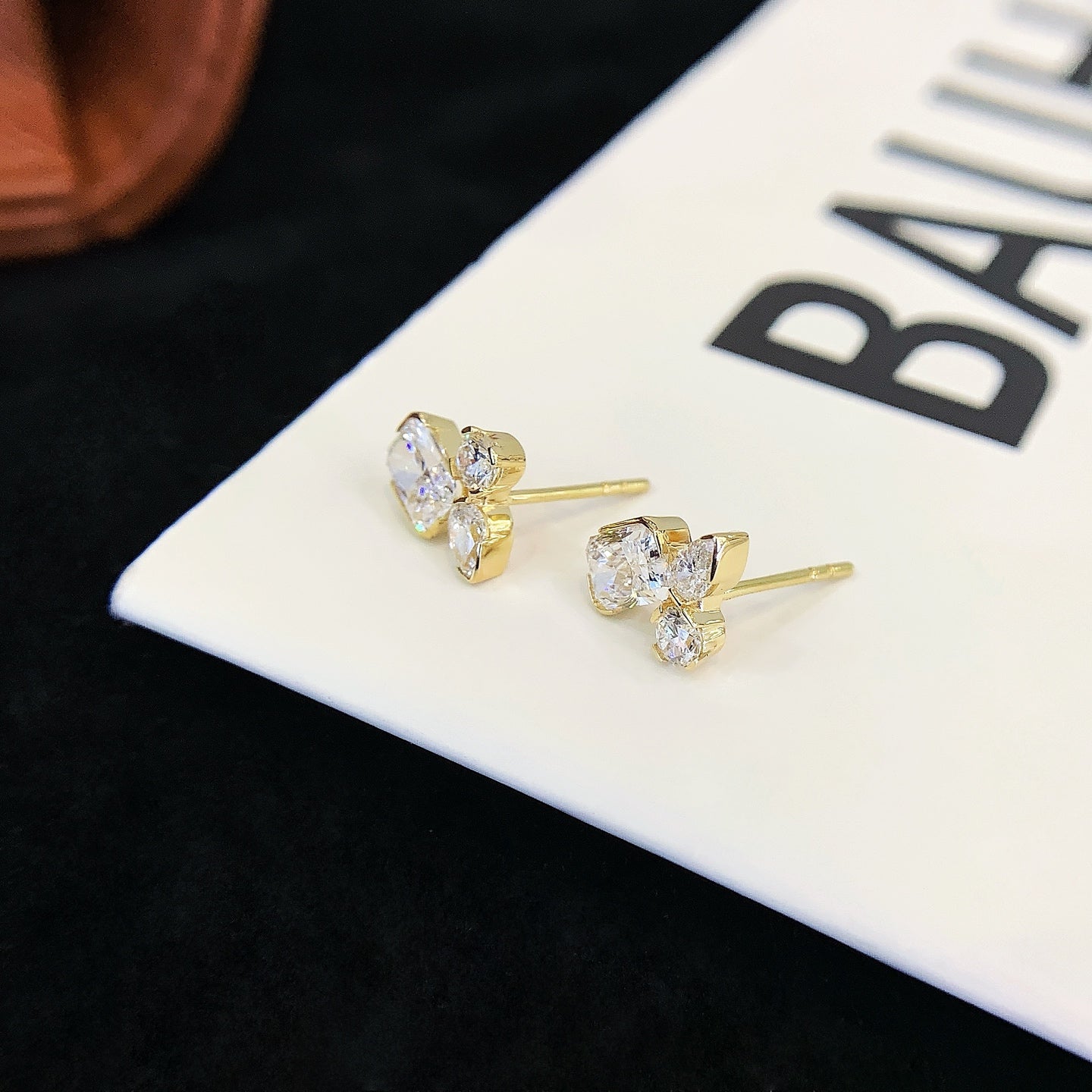 18K gold special-shaped cultured diamond earrings