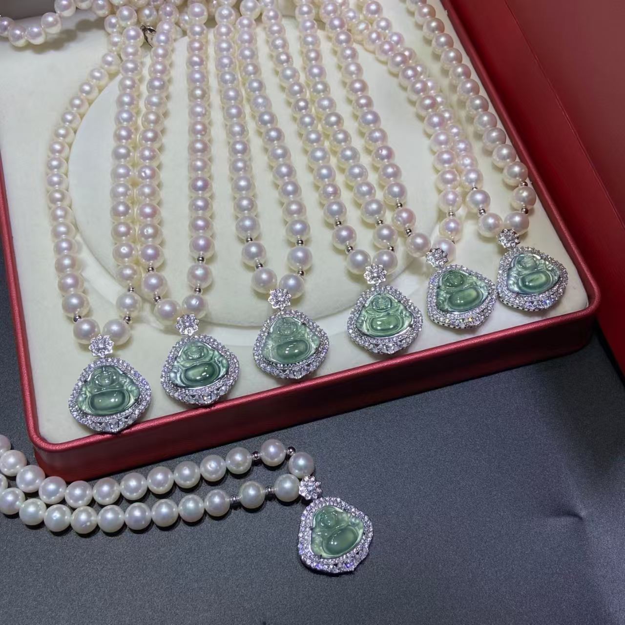 Natural freshwater pearl necklace