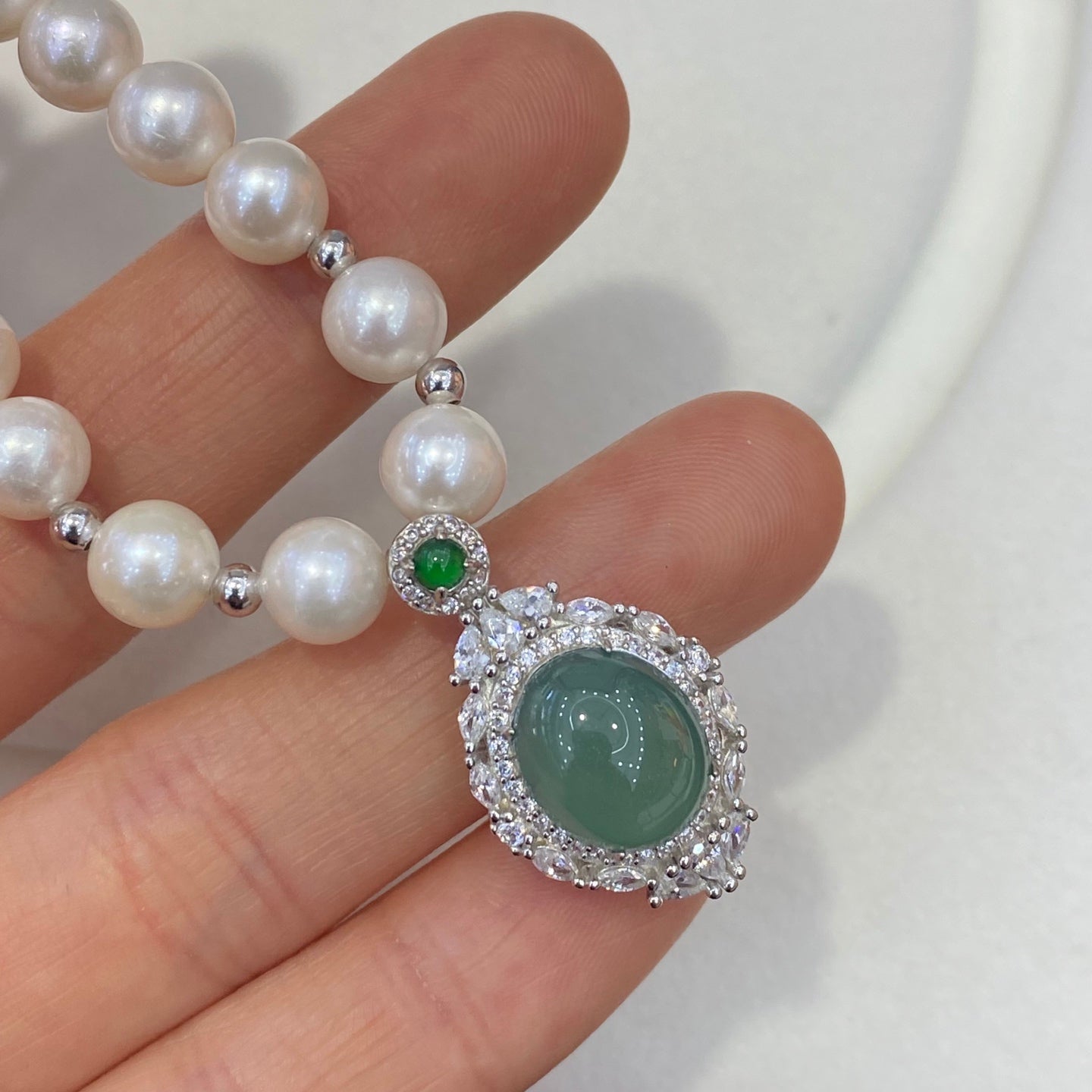 Natural freshwater pearl necklace