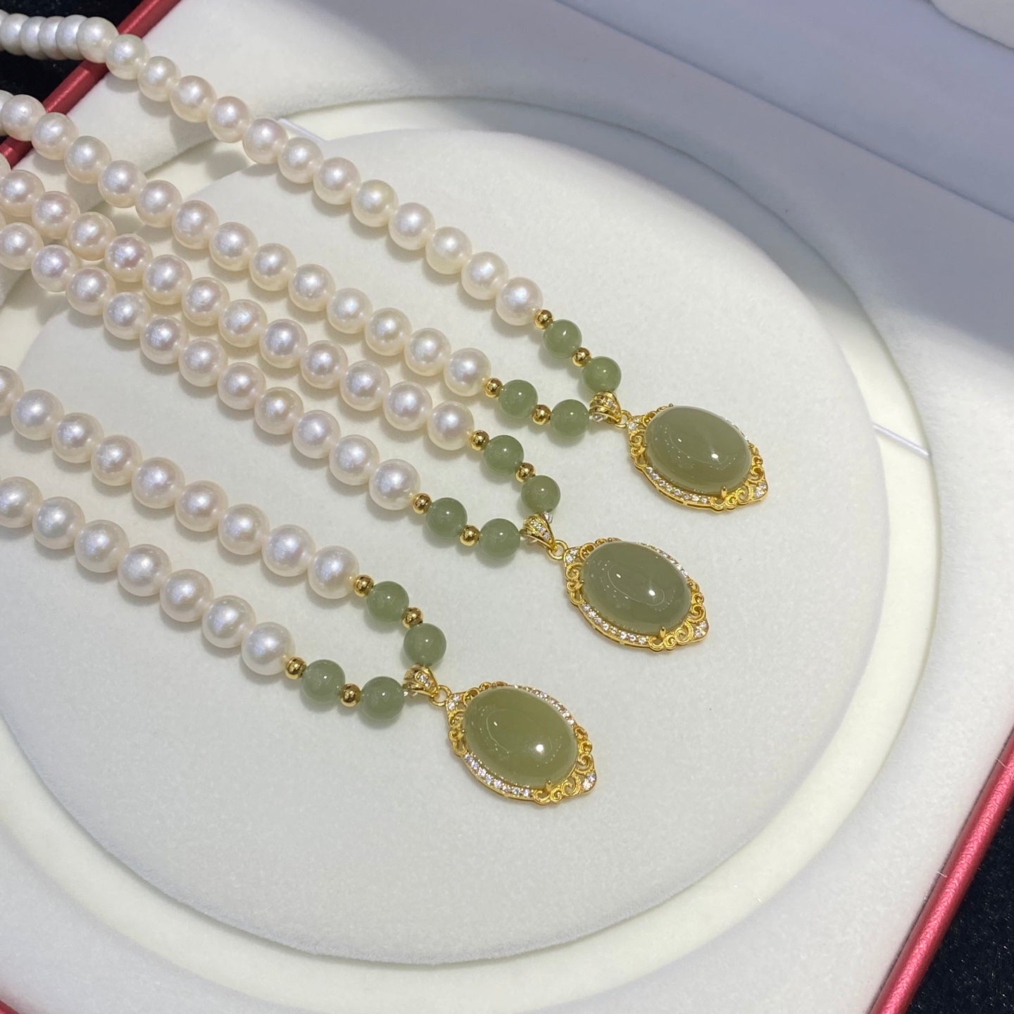 Natural freshwater pearl necklace