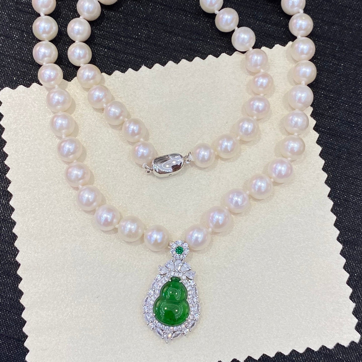 Natural freshwater pearl necklace