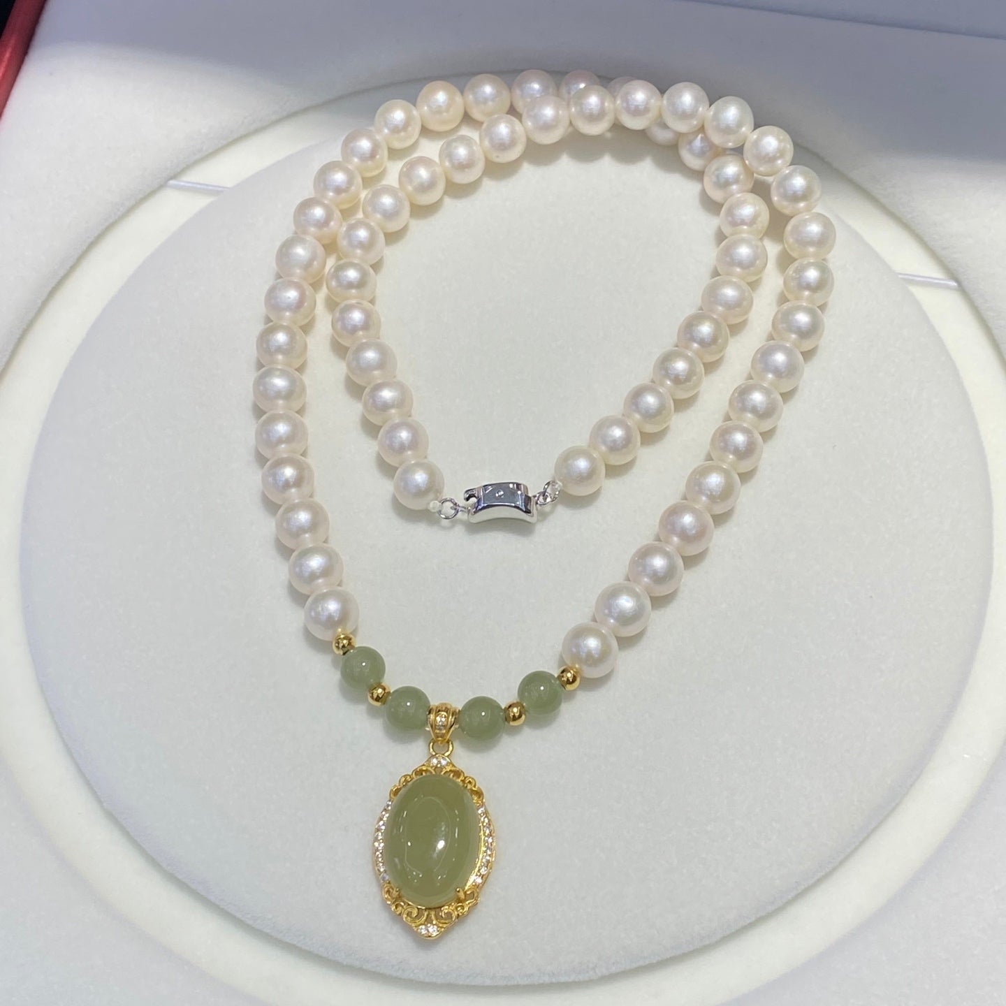 Natural freshwater pearl necklace