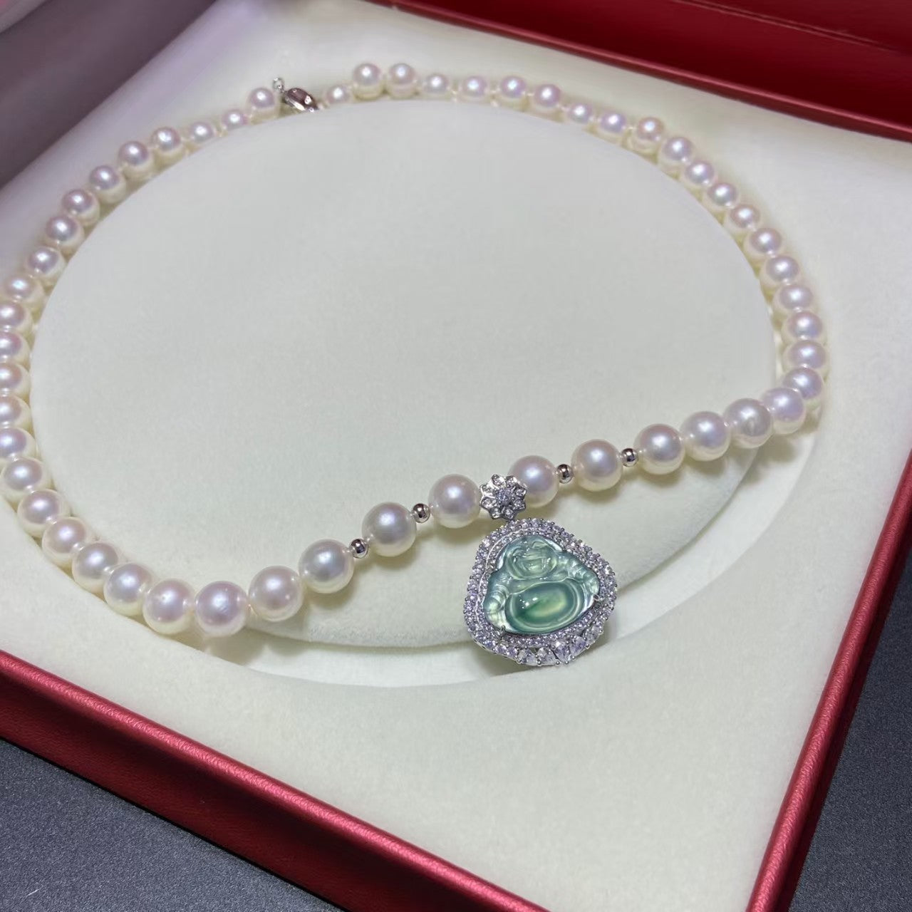 Natural freshwater pearl necklace