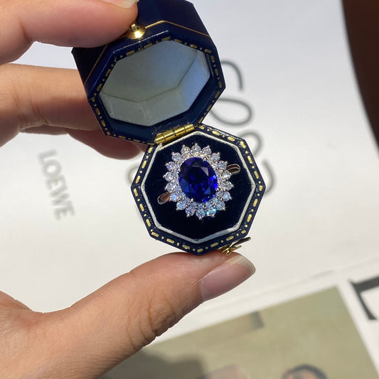 3.55 carat 18K Gold Cultured Sapphire Ring