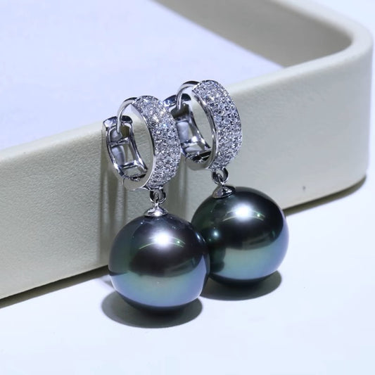 18K Gold Set With Diamonds And Blue Sapphire 9-10mm Saltwater Tahitian Black Pearl Earrings