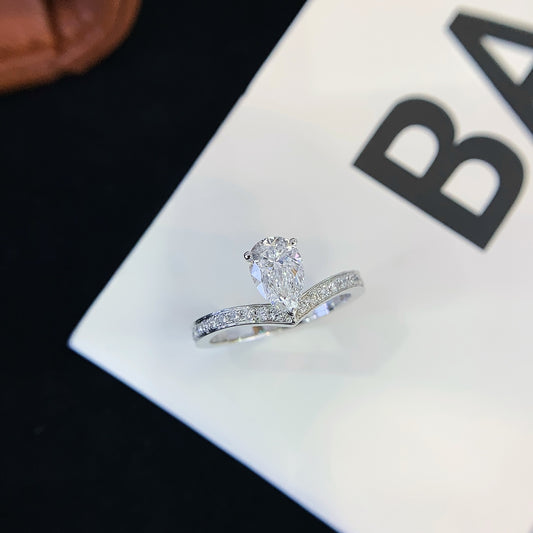 18 1CT Teardrop-shaped Cultured Diamond Ring