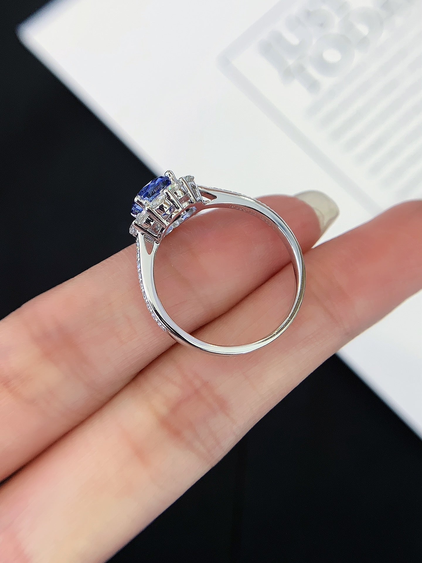 1.3 Carat Cultured Sapphire 18K Gold Ring