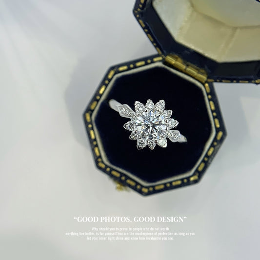 18K Gold Flower Shaped Cultured Diamond Ring