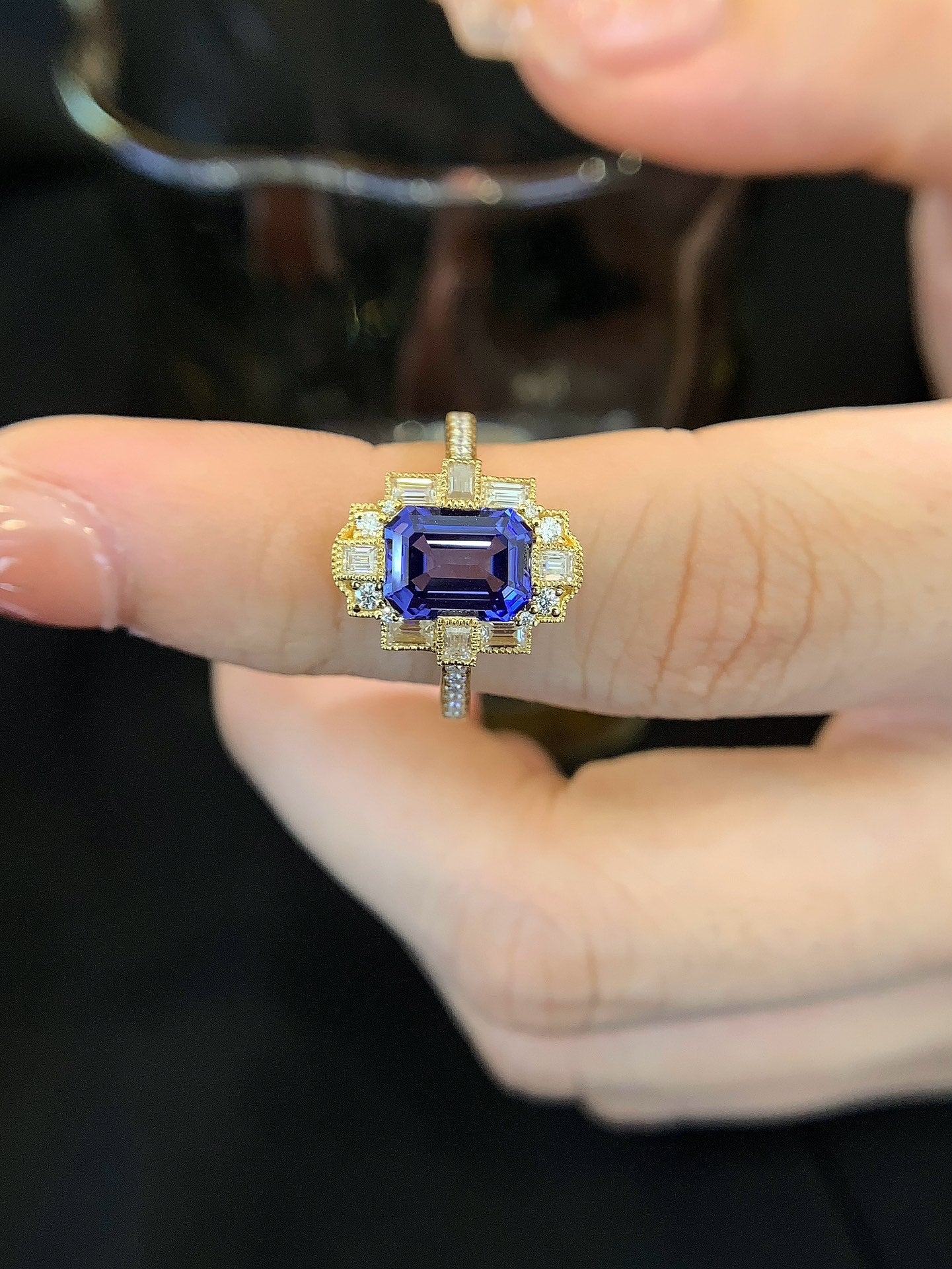 2 carat 18K gold sapphire ring