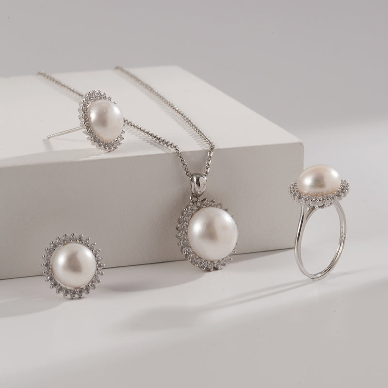 Simple and Versatile Pearl Jewelry Set