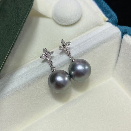 18K Gold Saltwater Pearl Stud Earrings