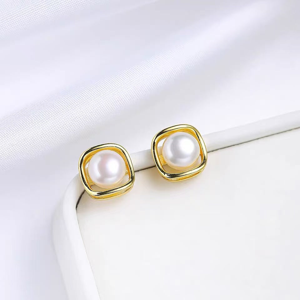 Pearl Earrings Sold In Combination