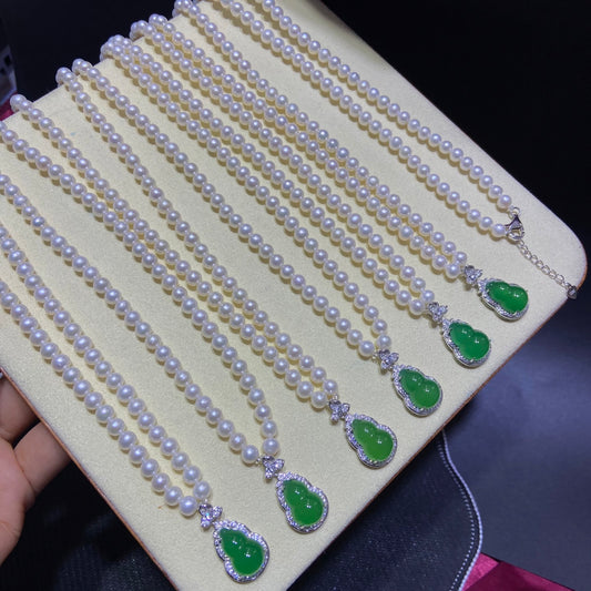 Natural freshwater pearl necklace