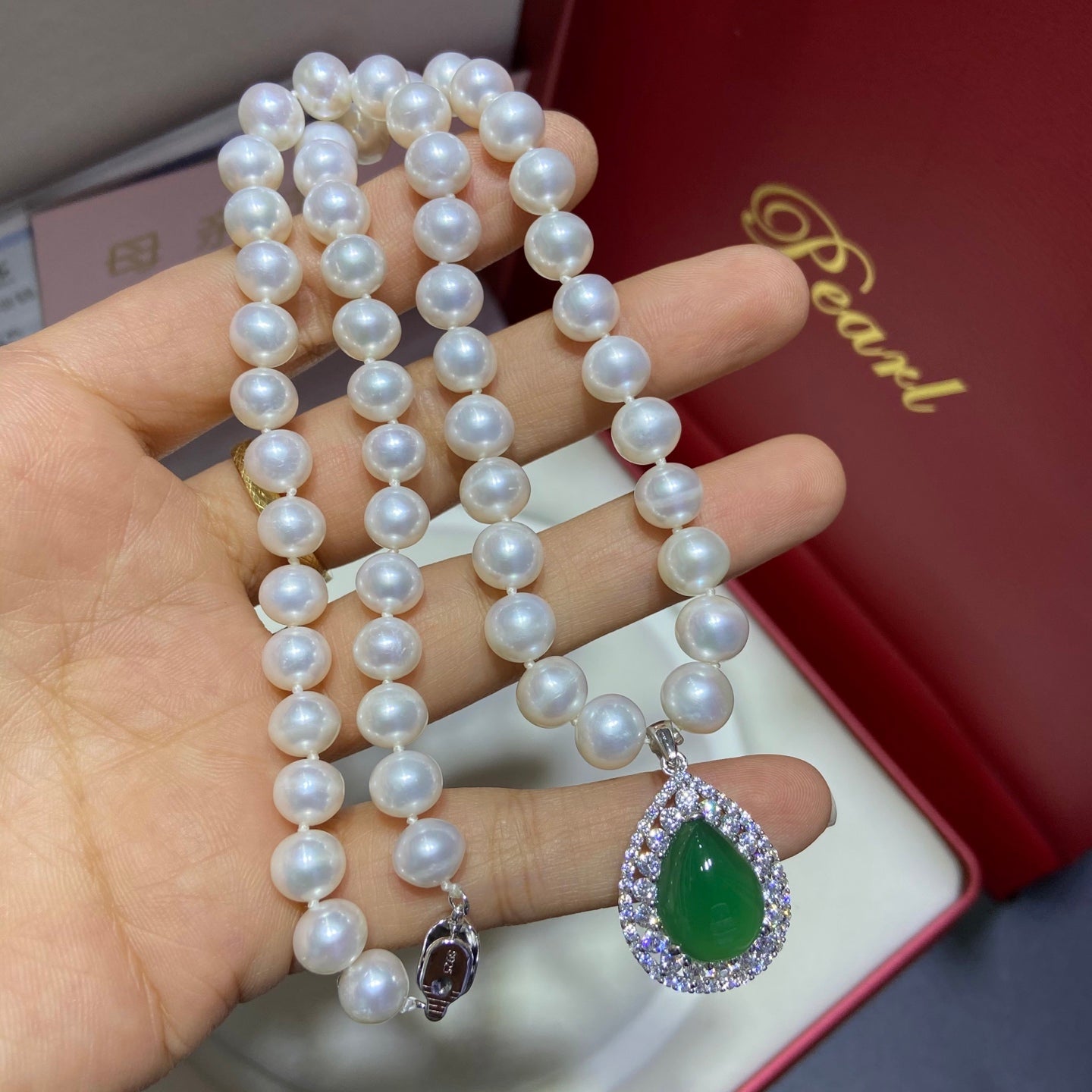 Natural freshwater pearl necklace