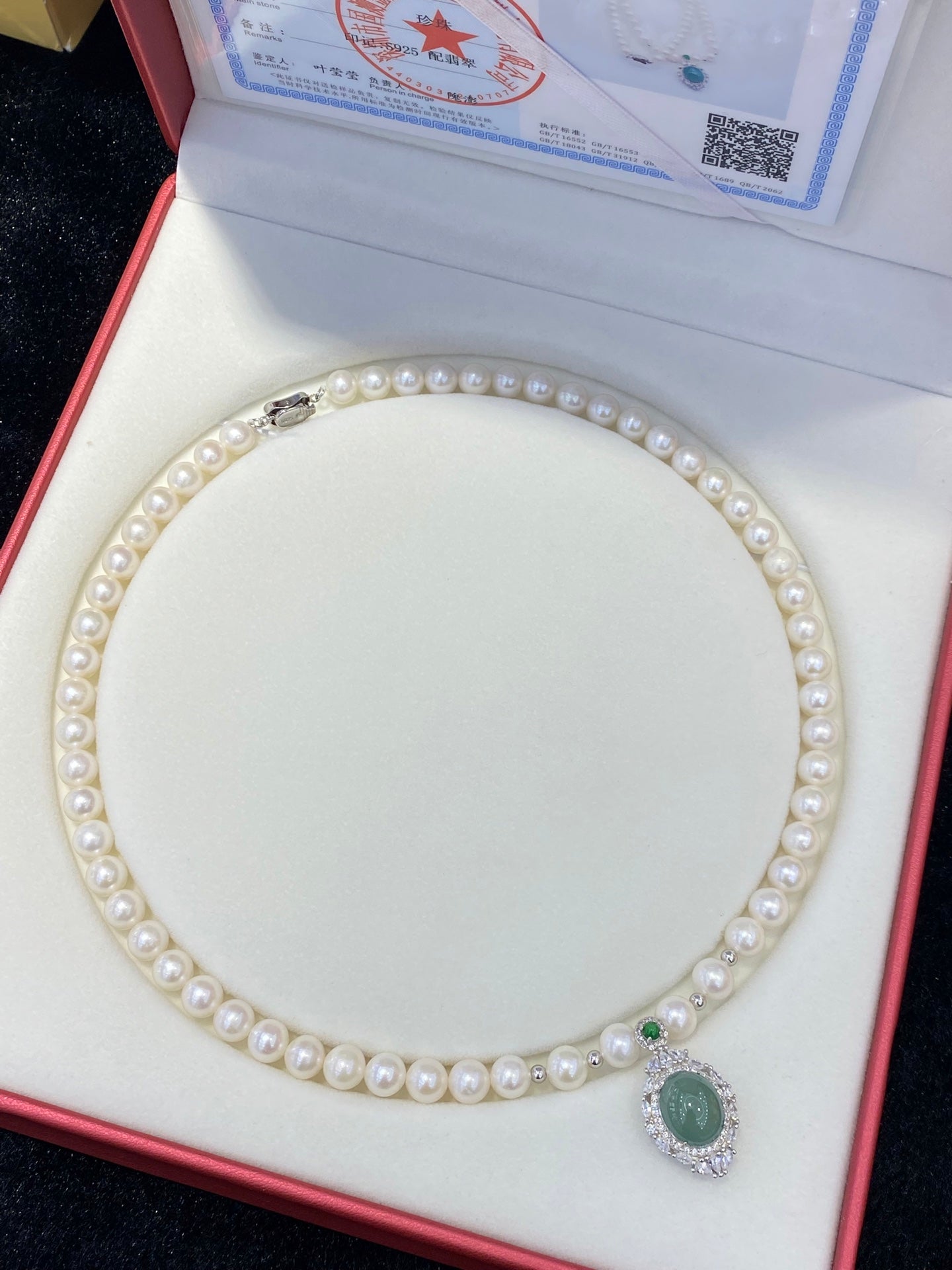 Natural freshwater pearl necklace