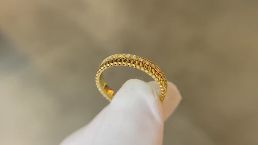 18K gold moissanite ring